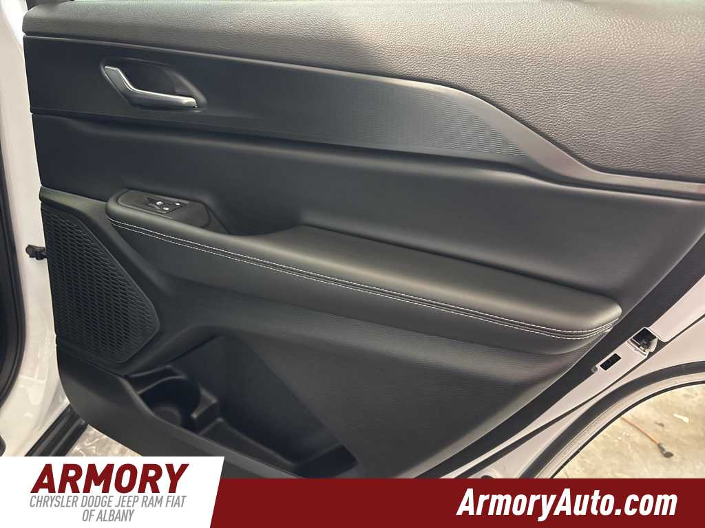 Thumbnail: 2025 Jeep Grand Cherokee L - 32