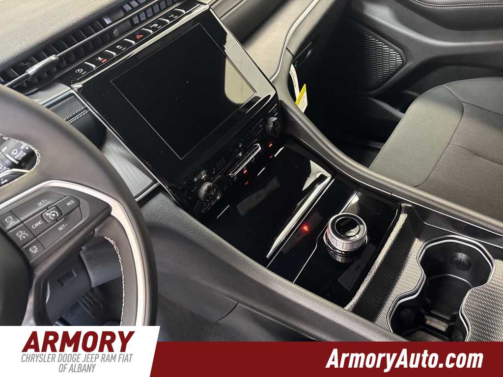 Thumbnail: 2025 Jeep Grand Cherokee - 17