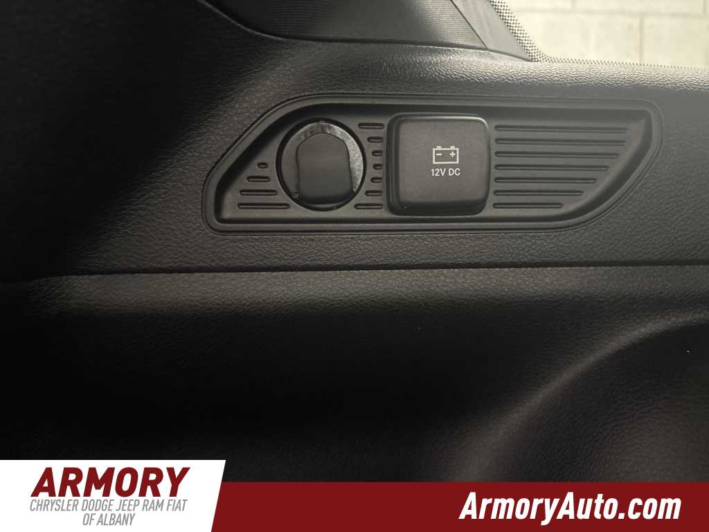 Thumbnail: 2025 Jeep Grand Cherokee - 32