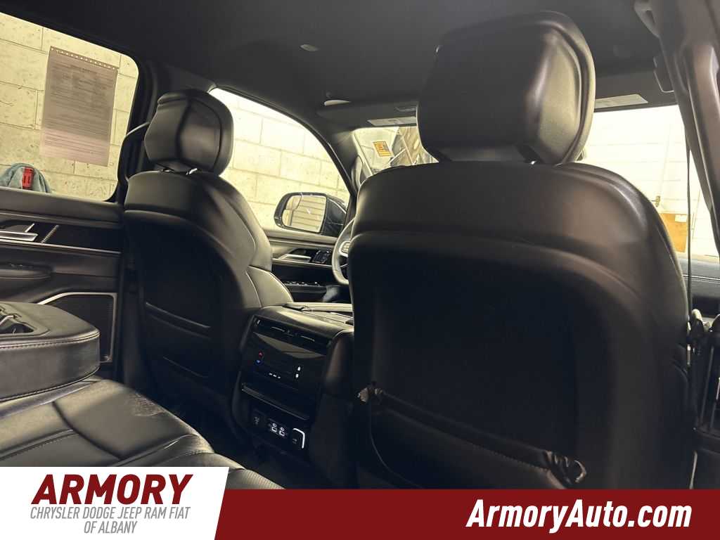 Thumbnail: 2023 Jeep Wagoneer - 40