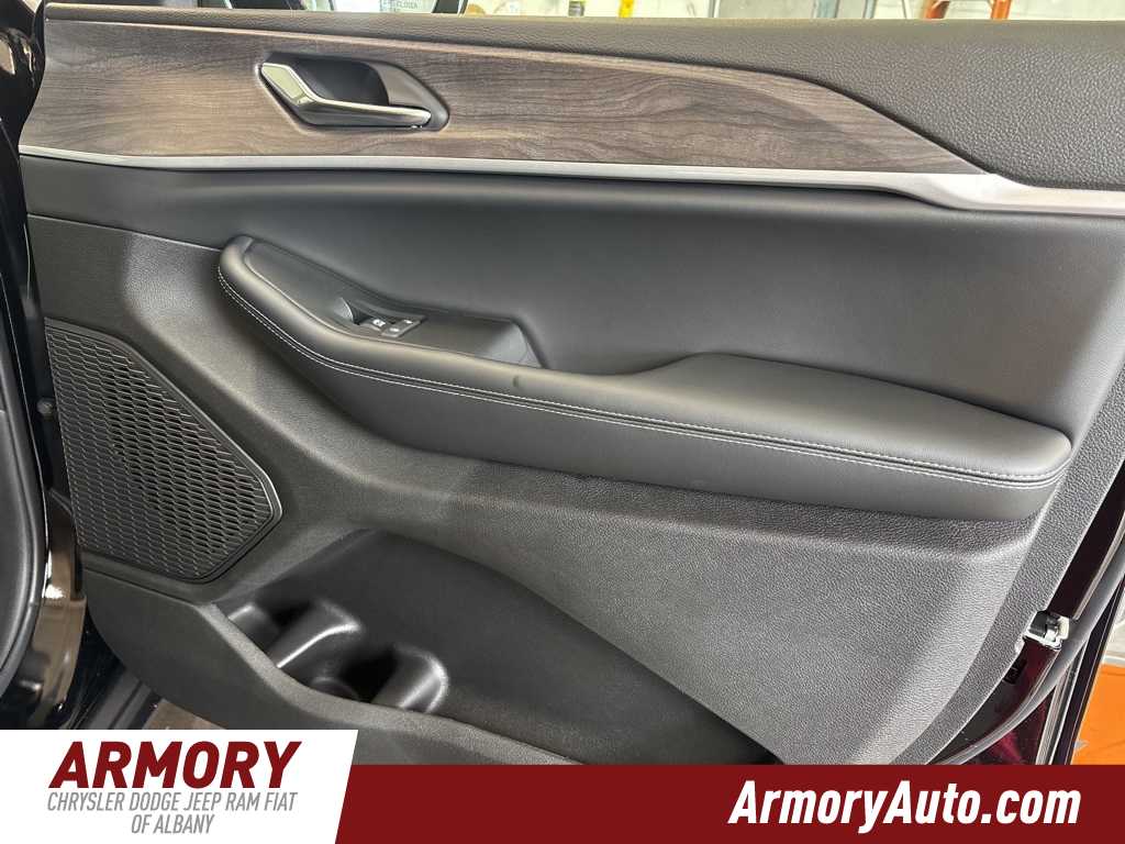 Thumbnail: 2025 Jeep Grand Cherokee - 31