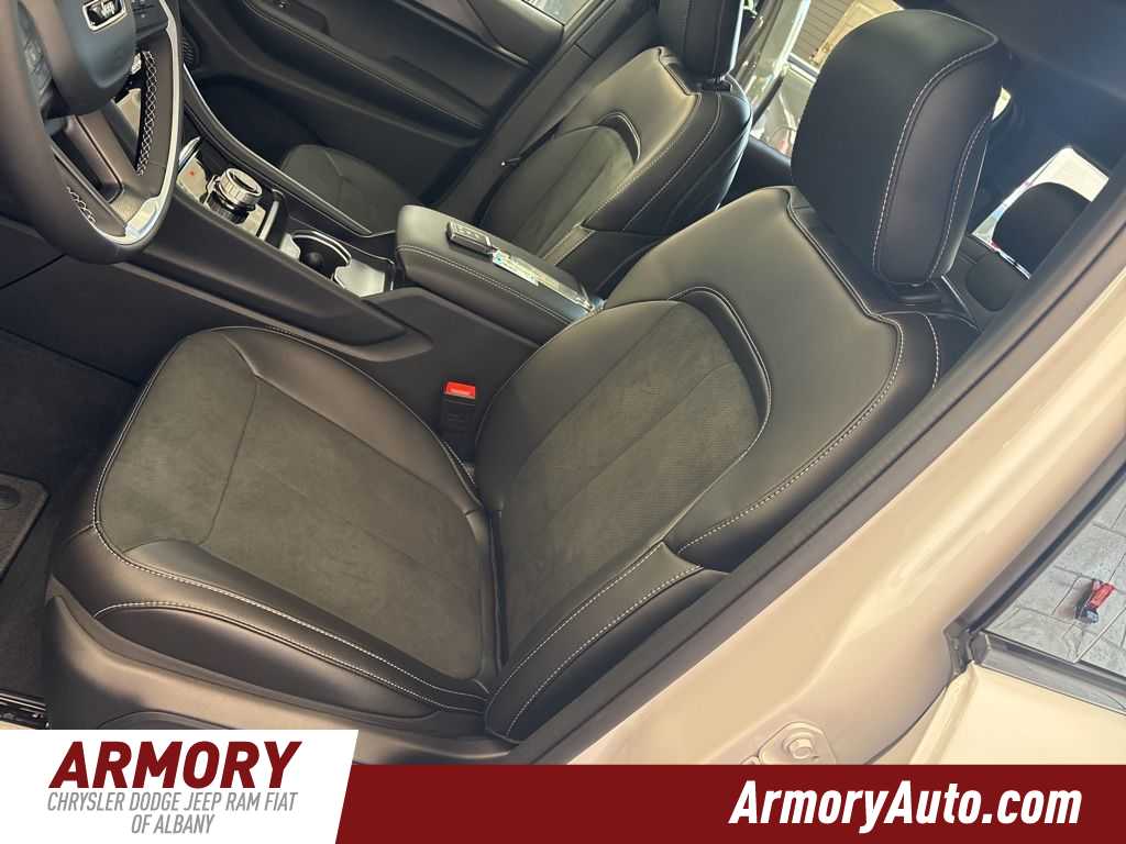 Thumbnail: 2025 Jeep Grand Cherokee - 12