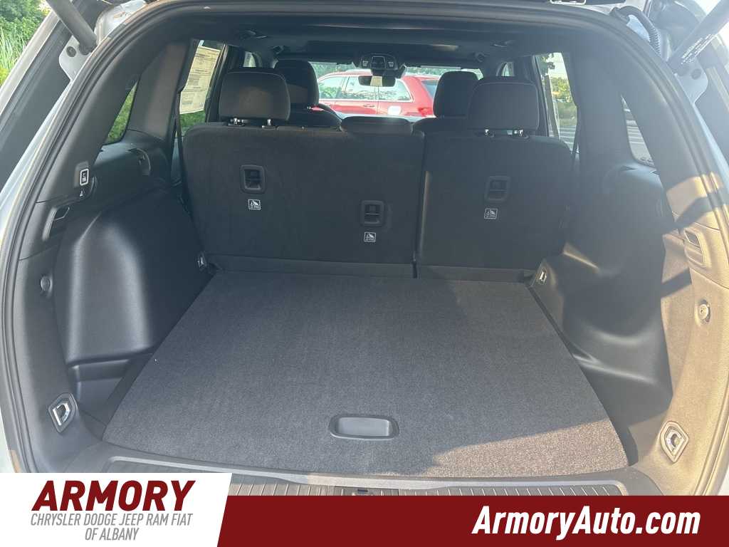 Thumbnail: 2025 Jeep Grand Cherokee - 16