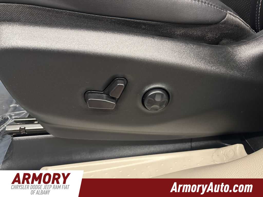 Thumbnail: 2024 Chrysler Pacifica - 14