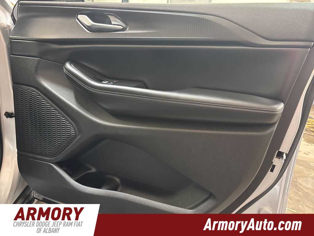 Thumbnail: 2023 Jeep Grand Cherokee - 40