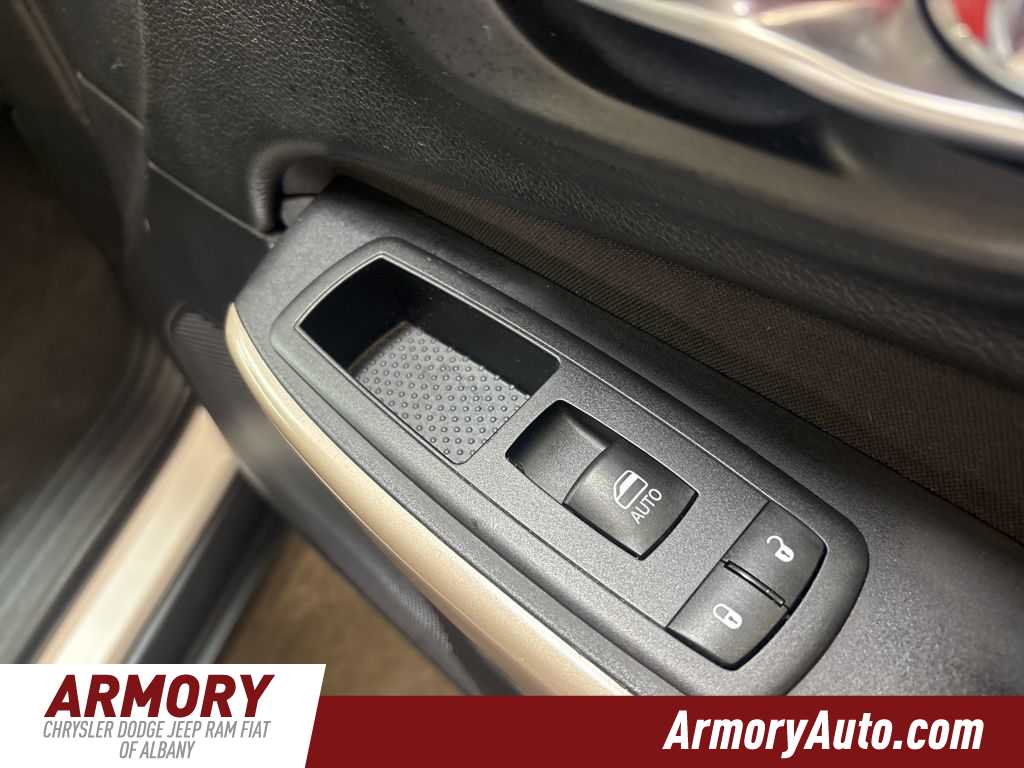 Thumbnail: 2017 Jeep Cherokee - 35