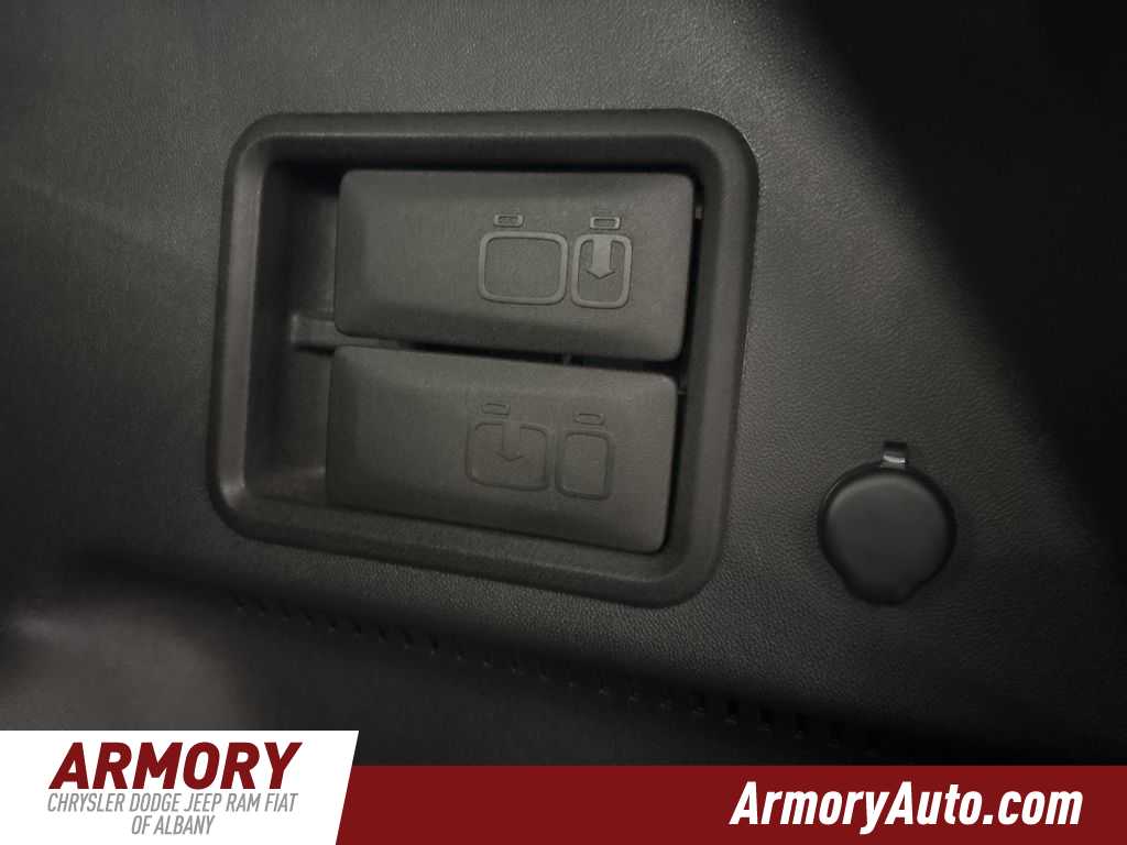 Thumbnail: 2022 Chevrolet Equinox - 31