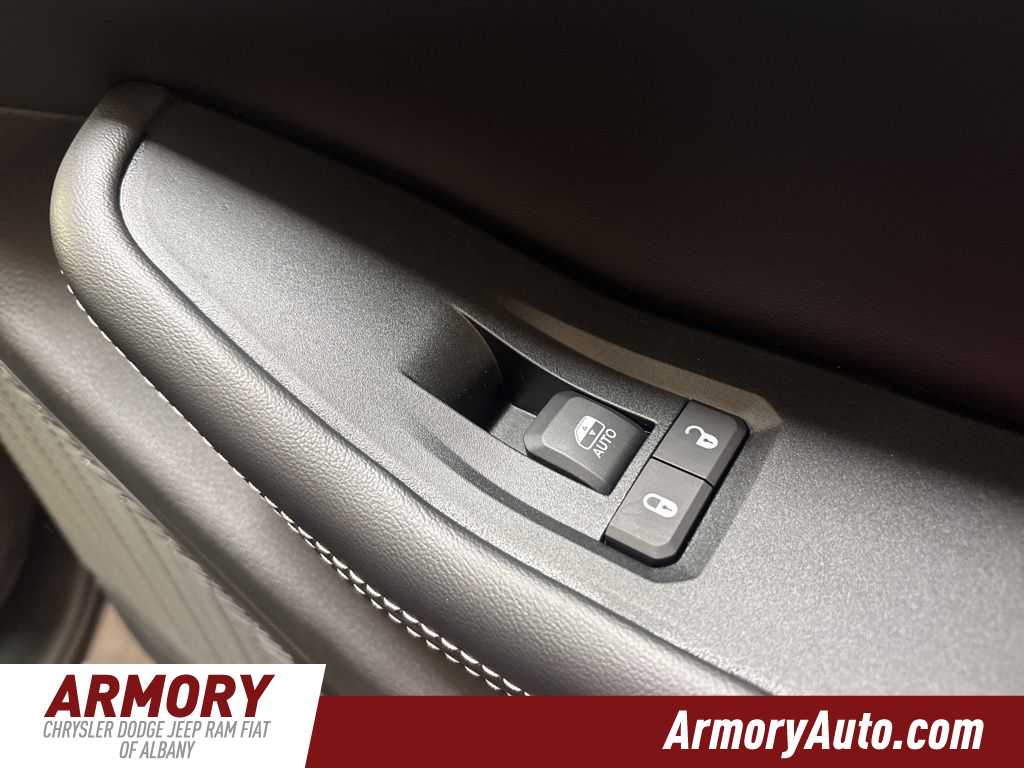 Thumbnail: 2025 Jeep Grand Cherokee - 39