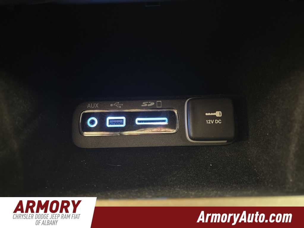 Thumbnail: 2017 Jeep Grand Cherokee - 18