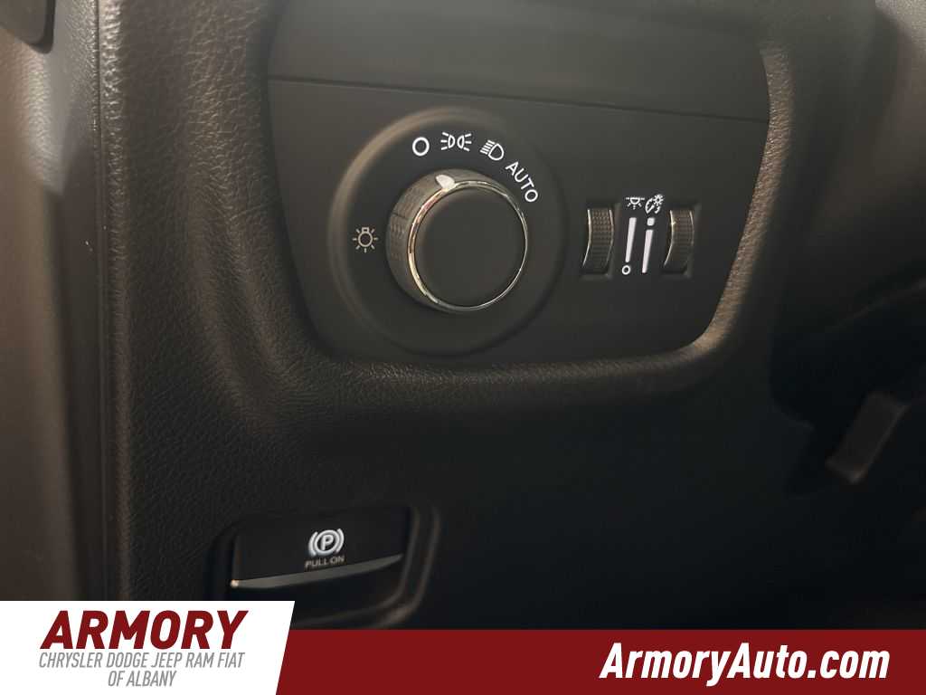 Thumbnail: 2026 Jeep Grand Cherokee - 10