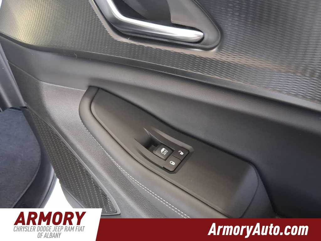 Thumbnail: 2025 Jeep Grand Cherokee - 31