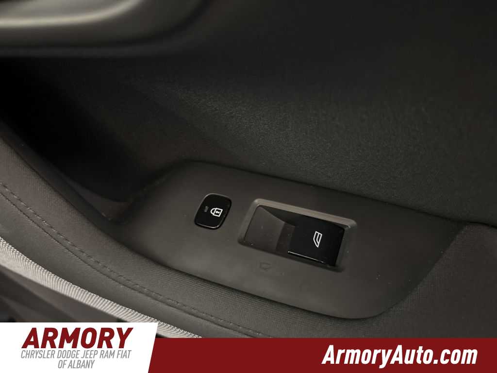 Thumbnail: 2021 Polestar 2 - 35