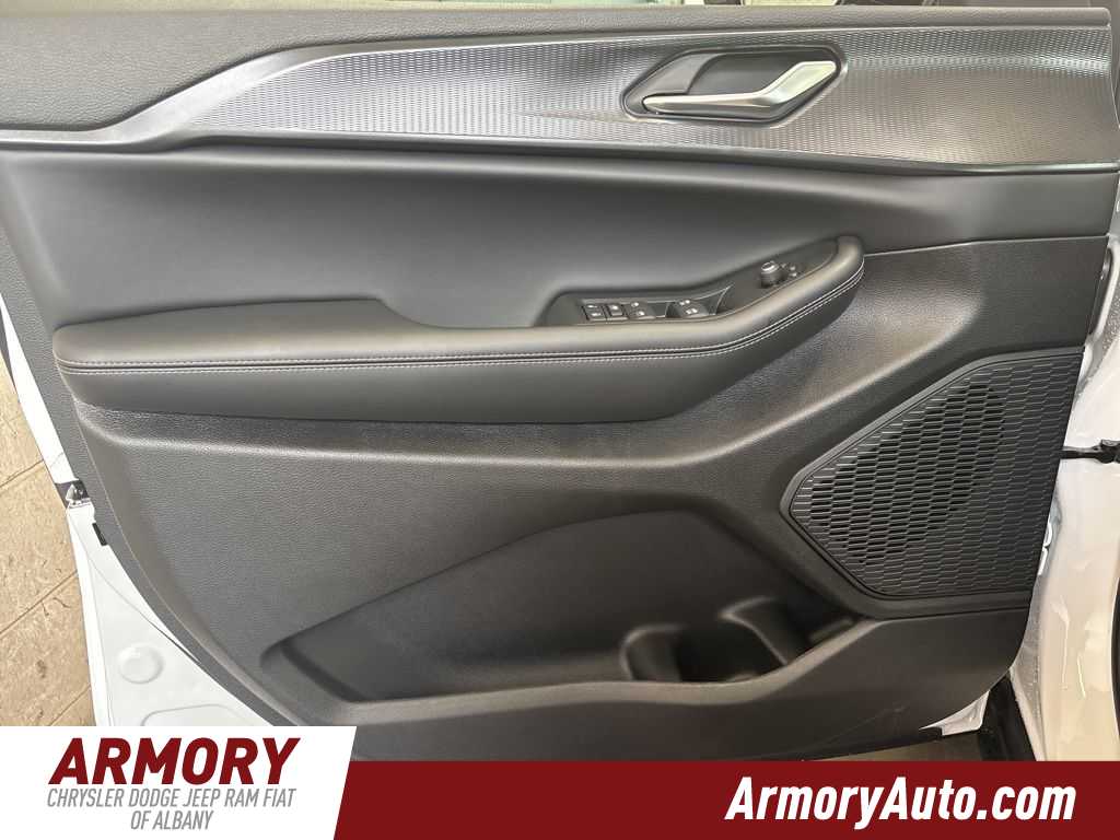 Thumbnail: 2025 Jeep Grand Cherokee - 7