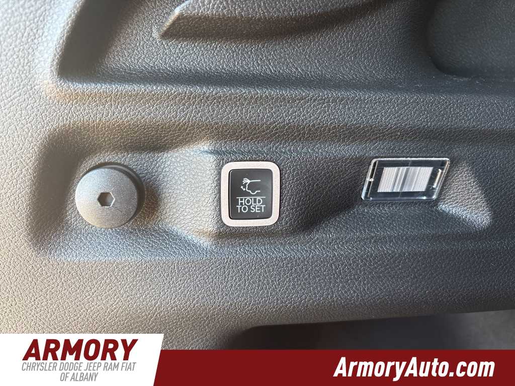 Thumbnail: 2025 Jeep Grand Cherokee L - 30