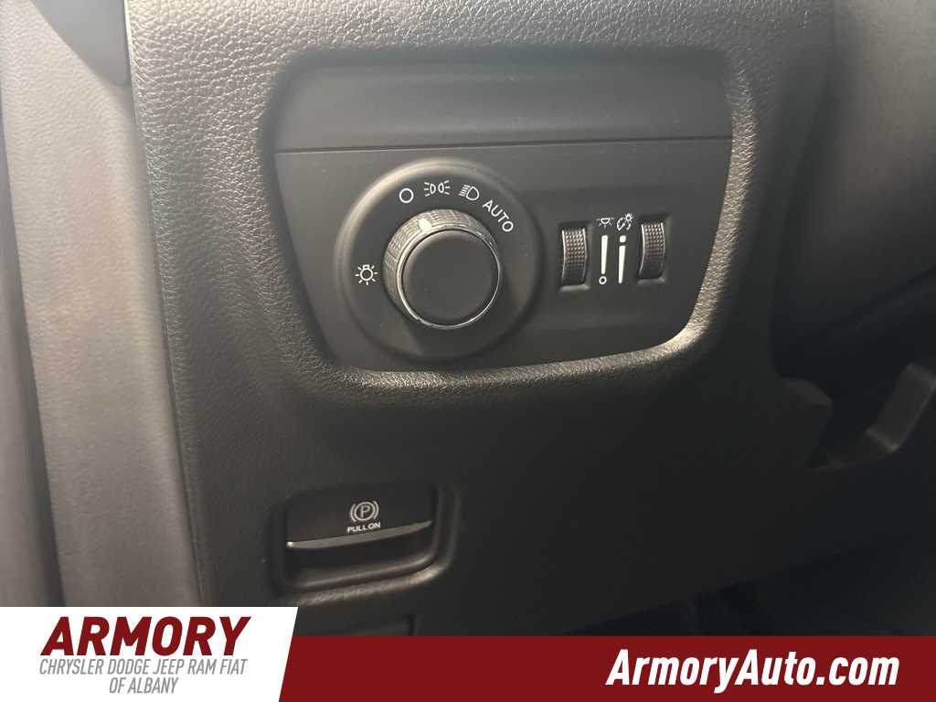 Thumbnail: 2022 Jeep Grand Cherokee - 11