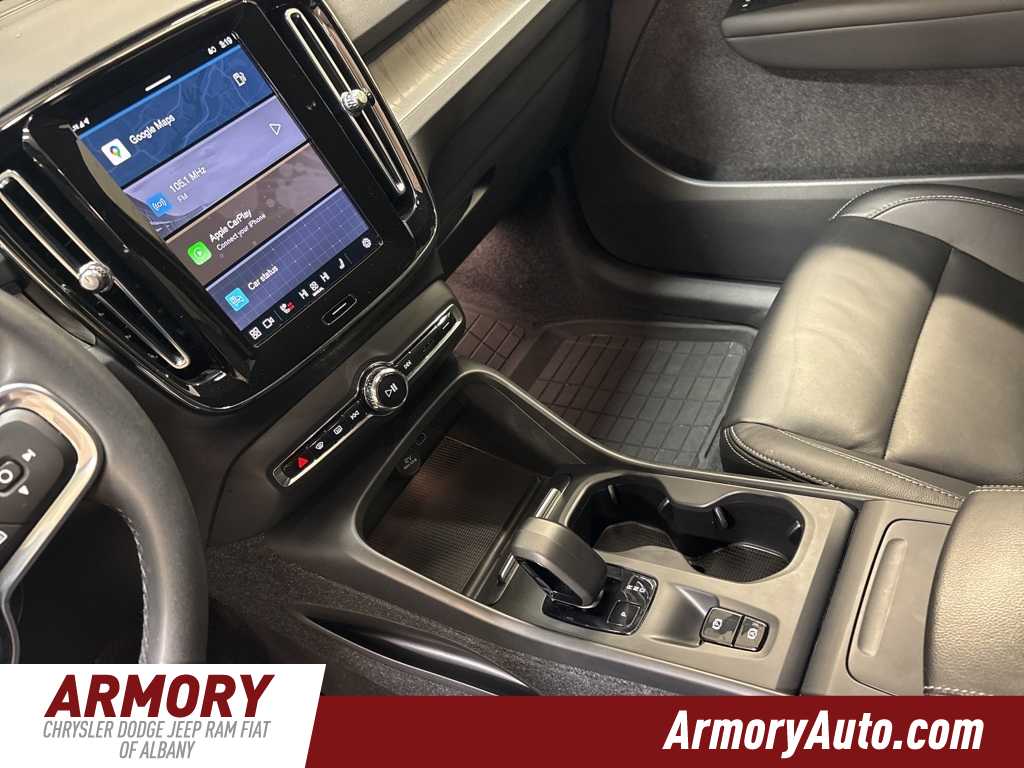 Thumbnail: 2023 Volvo XC40 - 15