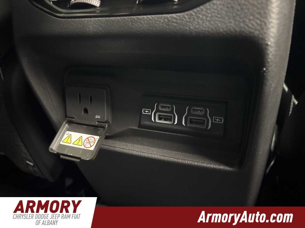 Thumbnail: 2025 Jeep Grand Cherokee - 32