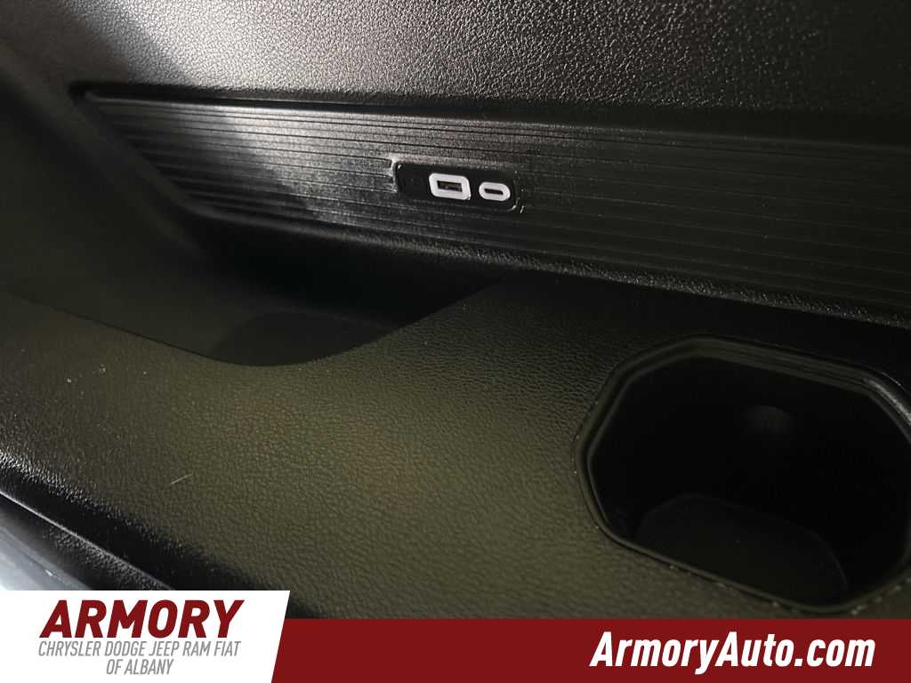 Thumbnail: 2024 Jeep Wagoneer - 32