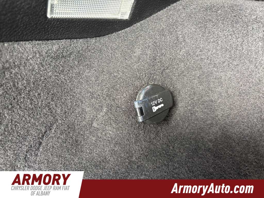 Thumbnail: 2019 Jeep Cherokee - 32