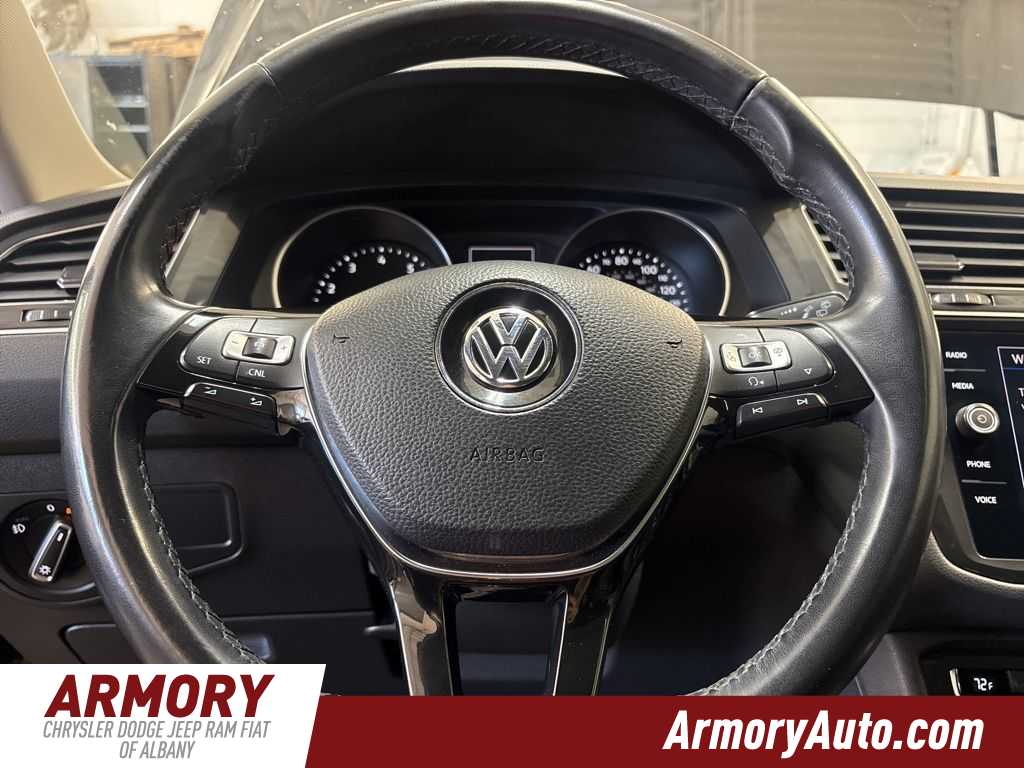 Thumbnail: 2018 Volkswagen Tiguan - 15