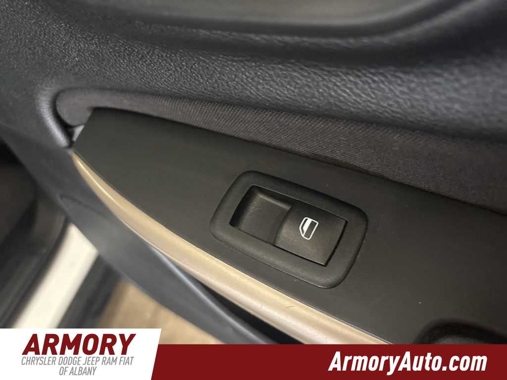 Thumbnail: 2017 Jeep Cherokee - 29