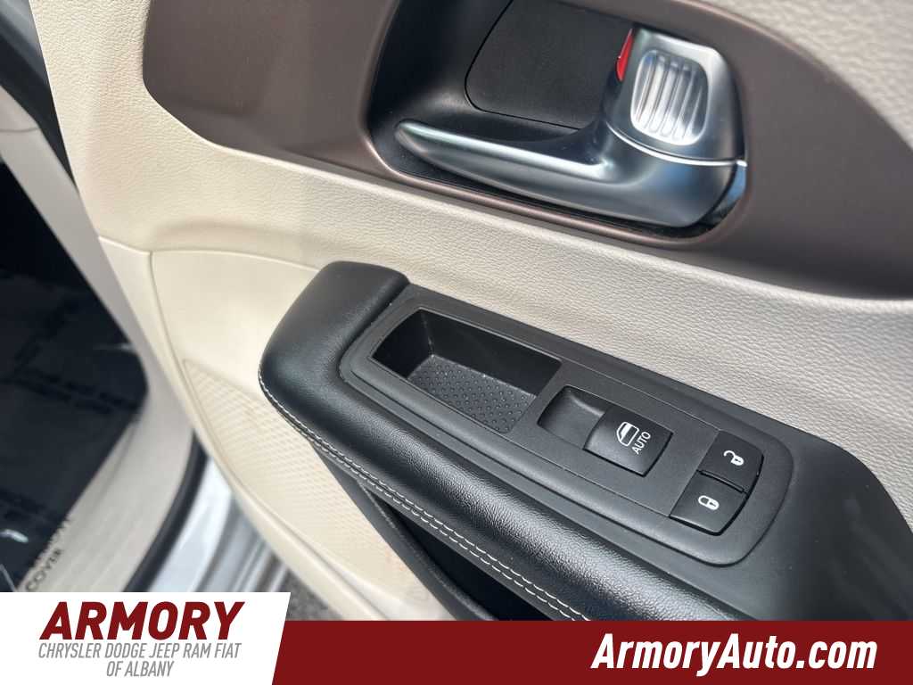 Thumbnail: 2022 Chrysler Voyager - 29