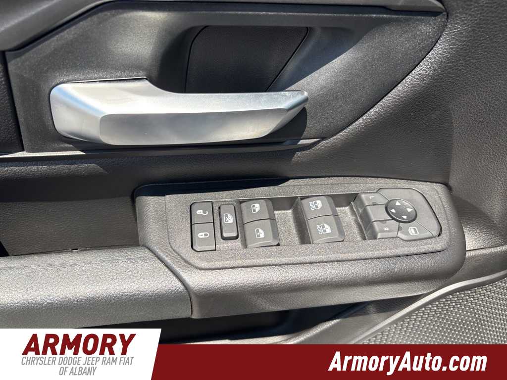 Thumbnail: 2025 RAM 1500 - 8