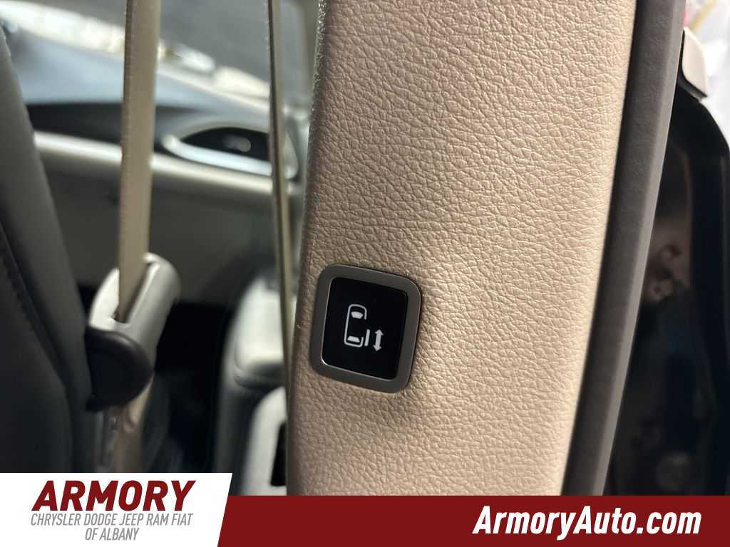 Thumbnail: 2024 Chrysler Pacifica - 37