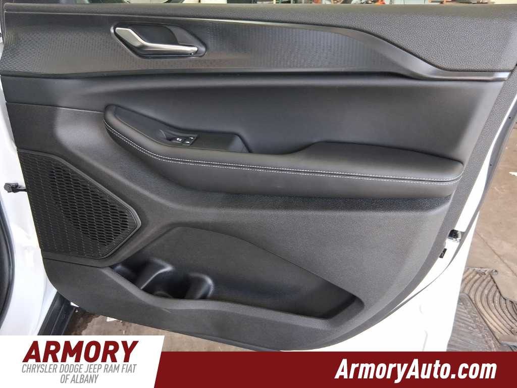 Thumbnail: 2025 Jeep Grand Cherokee - 30