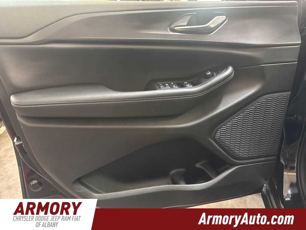 Thumbnail: 2026 Jeep Grand Cherokee - 7