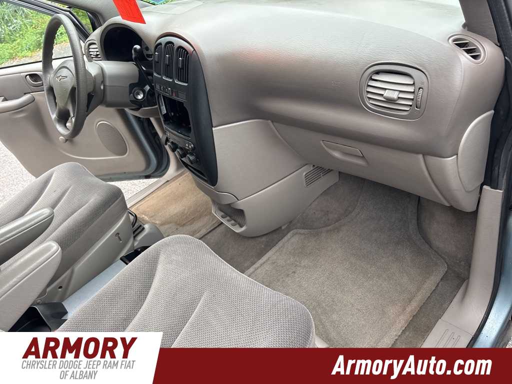Thumbnail: 2002 Chrysler Voyager - 29