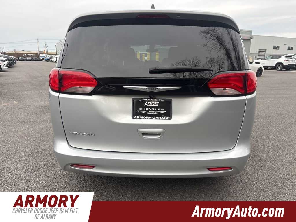 Thumbnail: 2022 Chrysler Voyager - 5