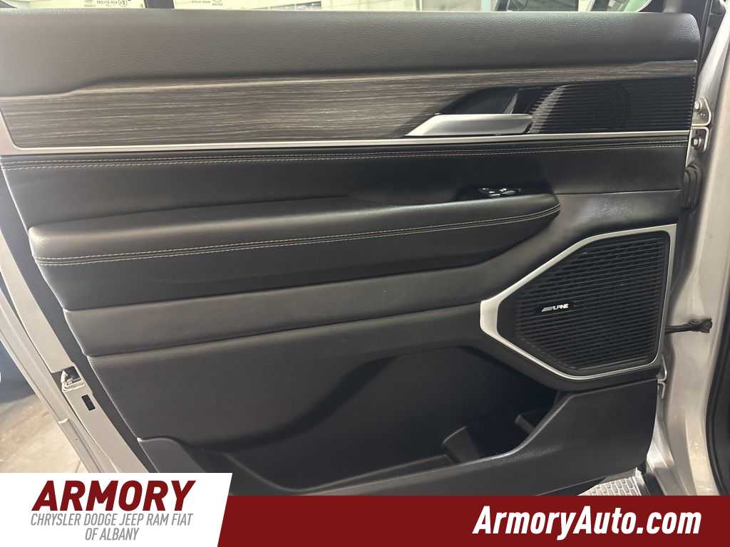 Thumbnail: 2024 Jeep Wagoneer - 29