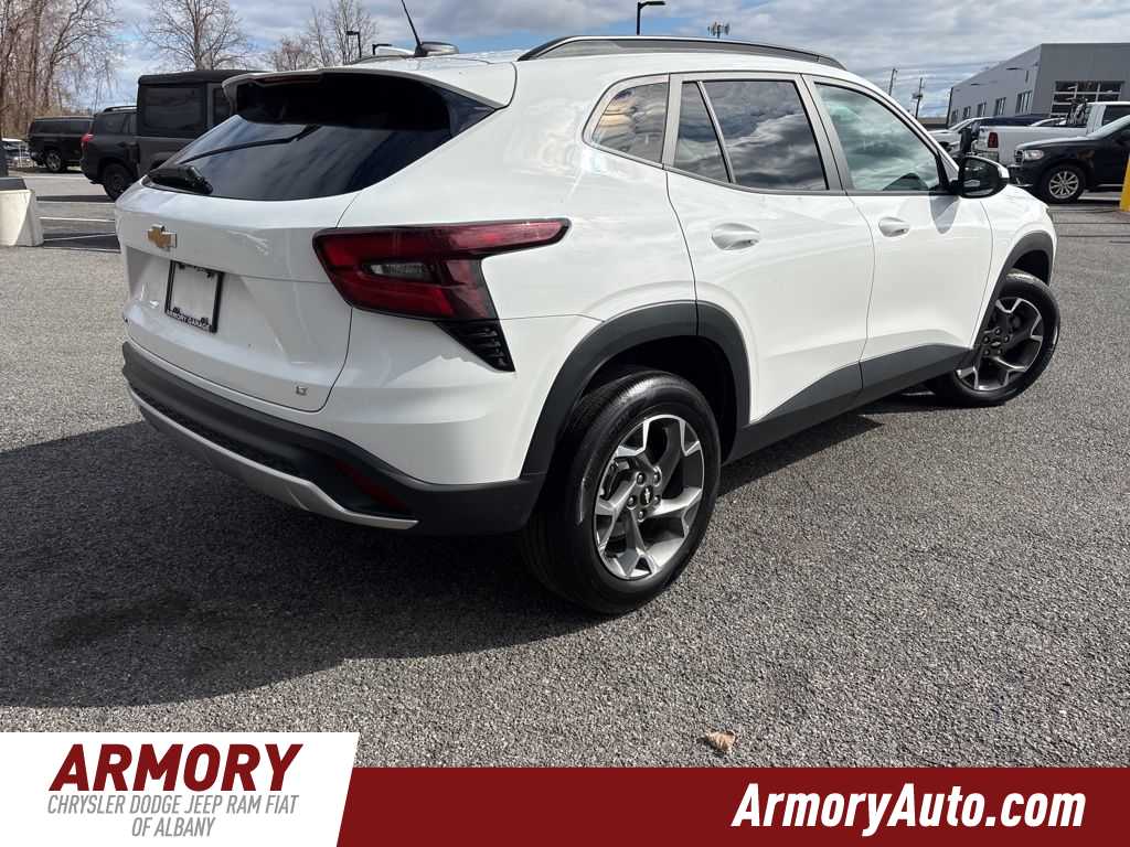 Thumbnail: 2025 Chevrolet Trax - 4