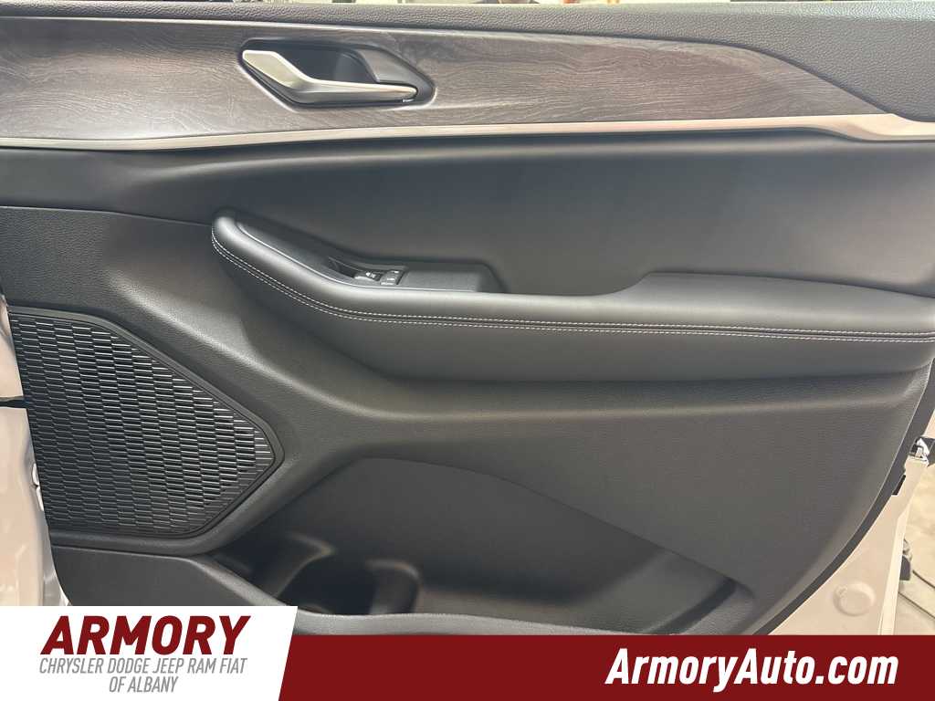 Thumbnail: 2025 Jeep Grand Cherokee - 31