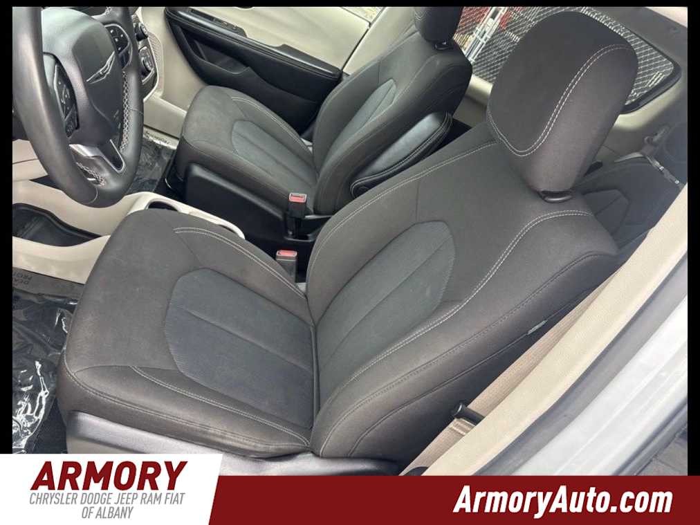 Thumbnail: 2022 Chrysler Voyager - 7