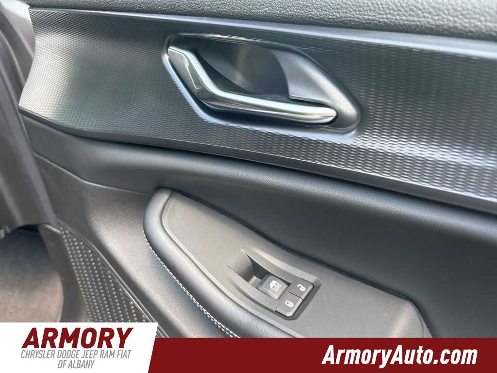 Thumbnail: 2025 Jeep Grand Cherokee - 32