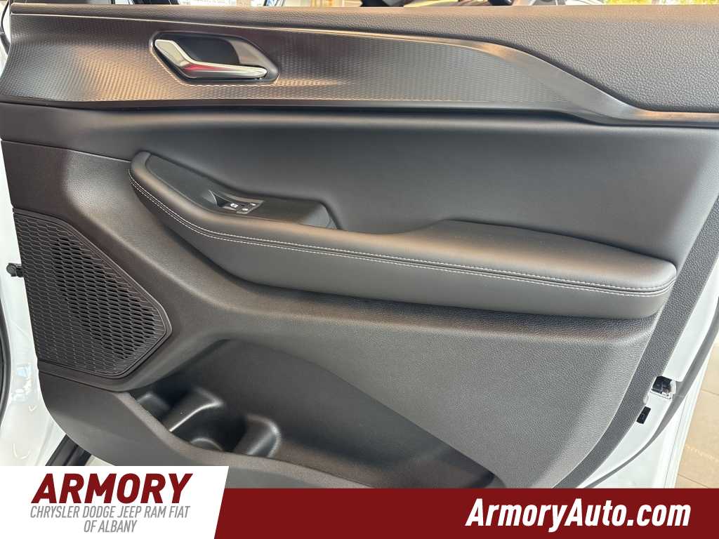 Thumbnail: 2025 Jeep Grand Cherokee - 33