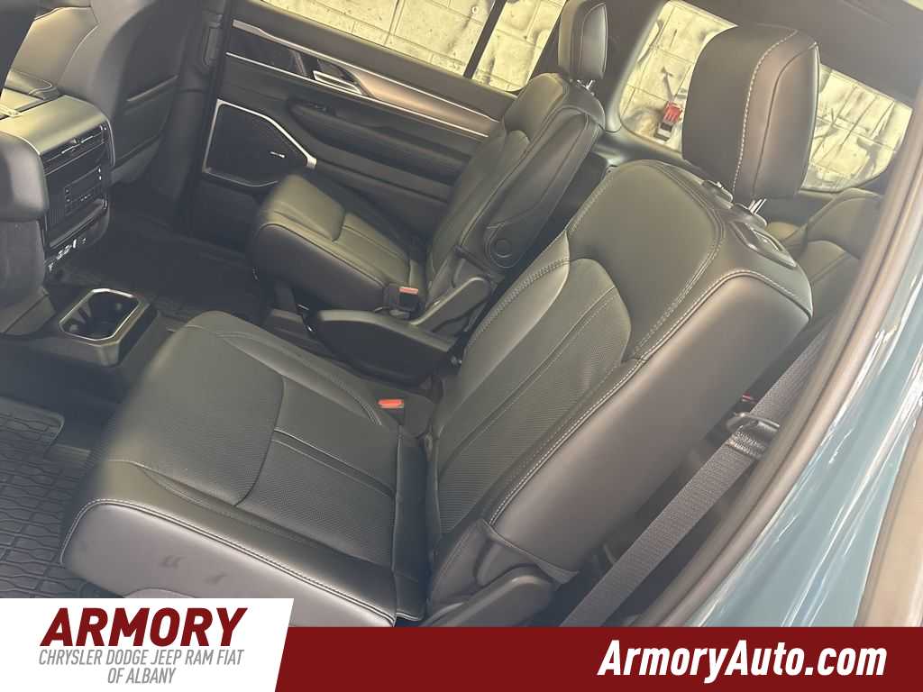 Thumbnail: 2026 Jeep Grand Wagoneer - 31