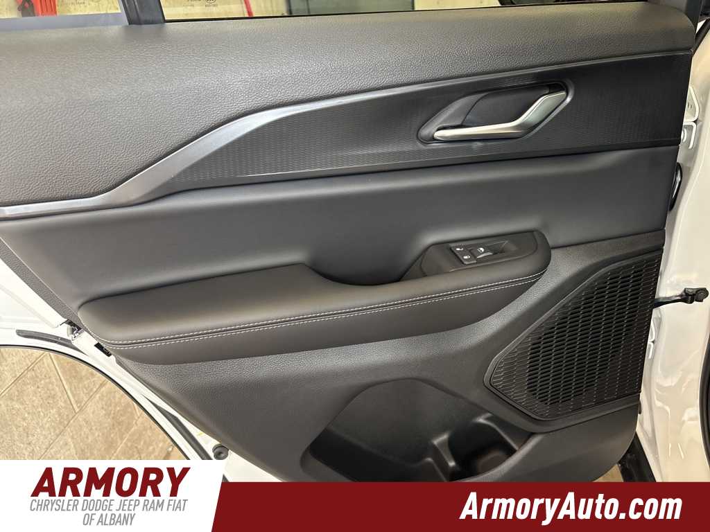 Thumbnail: 2025 Jeep Grand Cherokee - 22