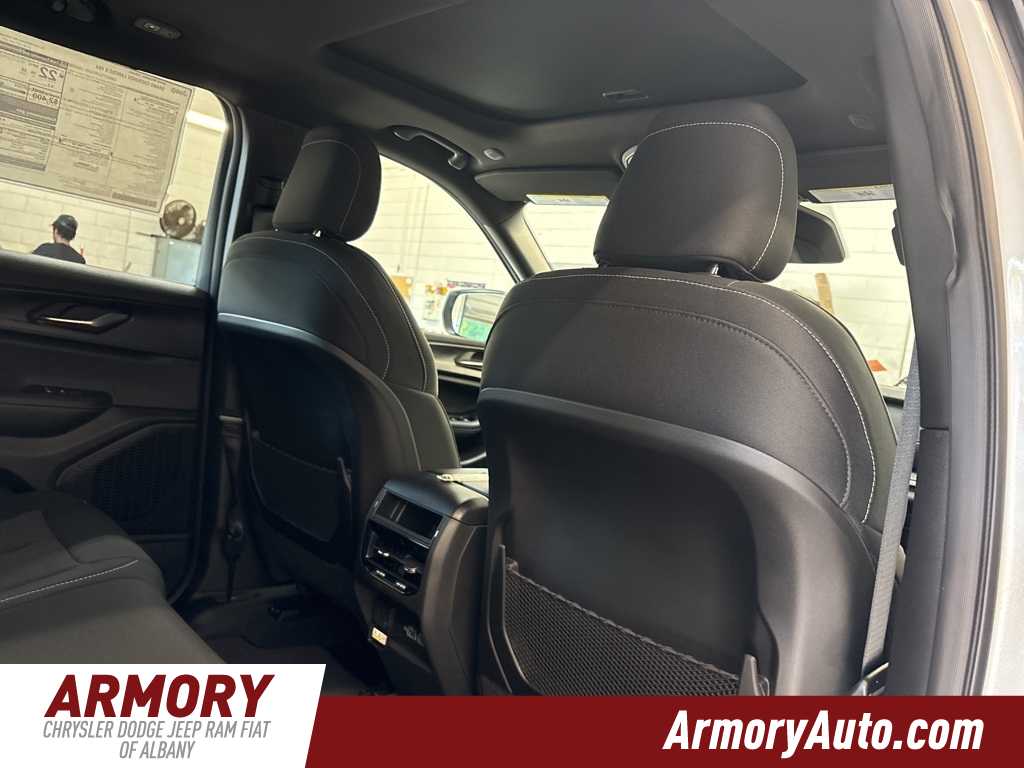 Thumbnail: 2025 Jeep Grand Cherokee - 30