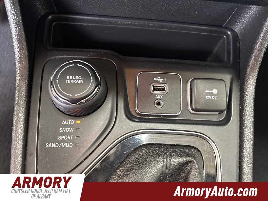 Thumbnail: 2019 Jeep Cherokee - 21