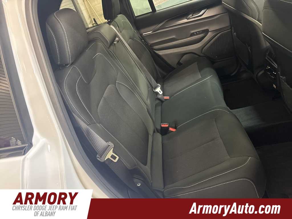 Thumbnail: 2025 Jeep Grand Cherokee - 33