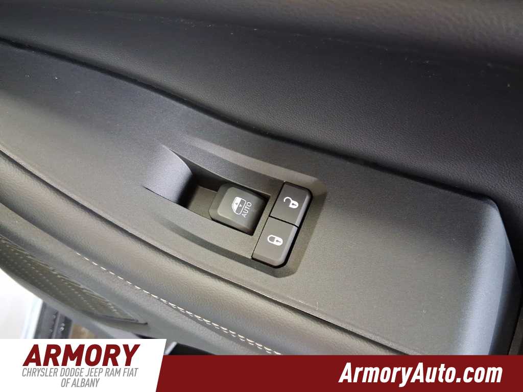 Thumbnail: 2025 Jeep Grand Cherokee - 38