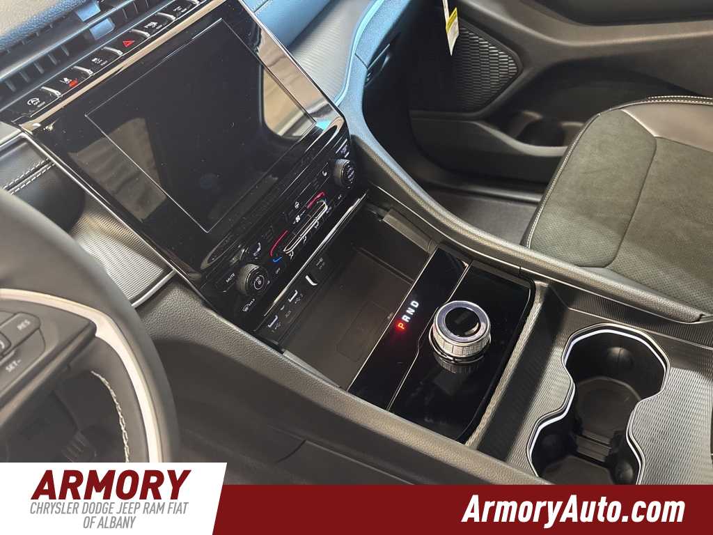 Thumbnail: 2025 Jeep Grand Cherokee L - 15