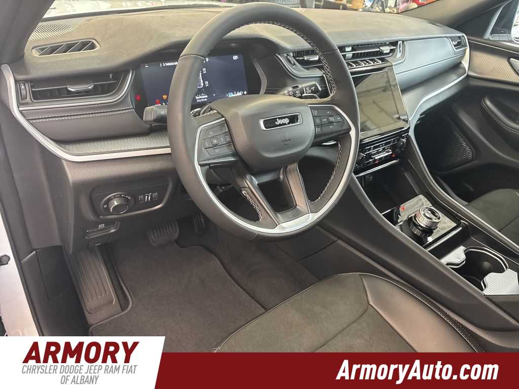 Thumbnail: 2025 Jeep Grand Cherokee - 9