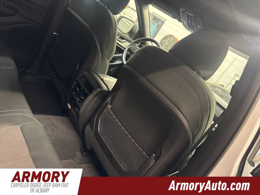 Thumbnail: 2026 Jeep Grand Cherokee - 34