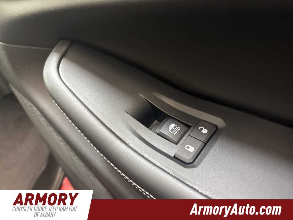 Thumbnail: 2025 Jeep Grand Cherokee - 37