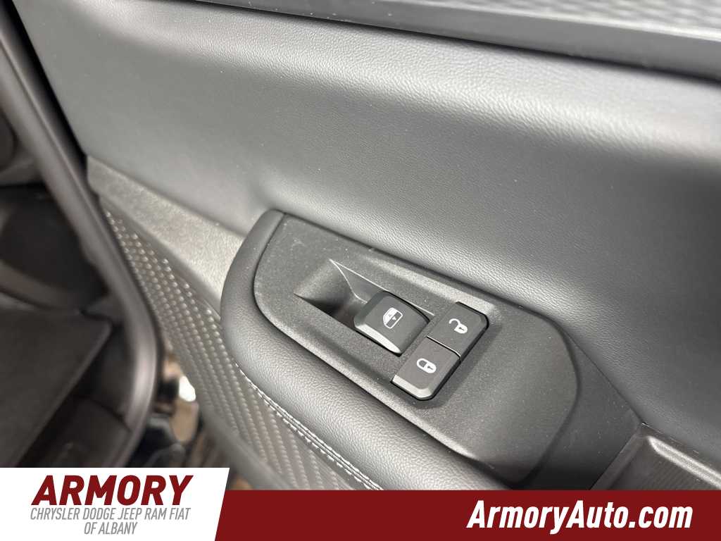 Thumbnail: 2025 Jeep Grand Cherokee - 25