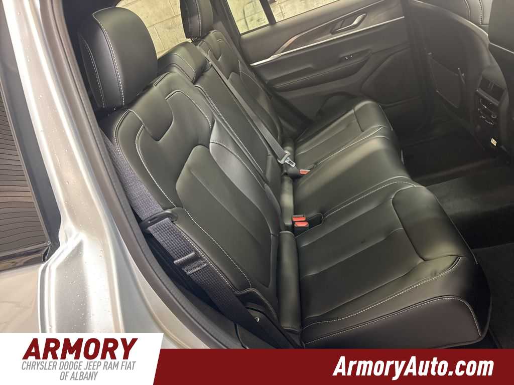 Thumbnail: 2025 Jeep Grand Cherokee - 32